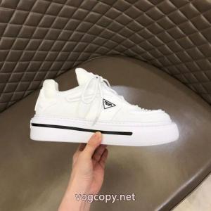 日本限定モデル 完売必至!!  お勧めの一品コピー 品 ブランドスニーカーPRADA..
