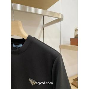 ムダな装飾を排したデザイン 人気爆だんな売れ筋！ 今からの季節にピッタリ！ PRADA 2026ブランドコピーシャツ..