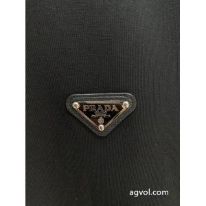 ムダな装飾を排したデザイン 人気爆だんな売れ筋！ 今からの季節にピッタリ！ PRADA 2026ブランドコピーシャツ..