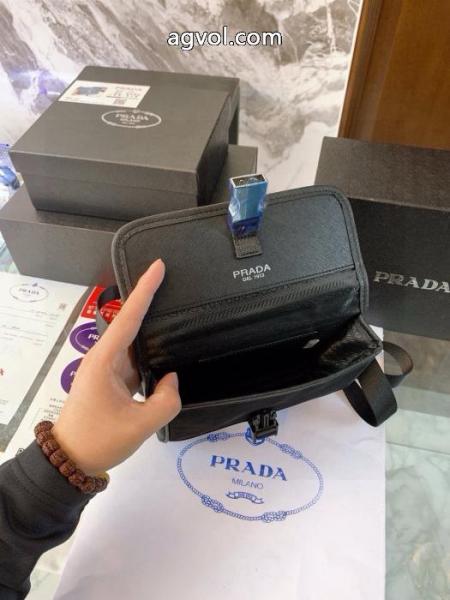 PRADA定番のナイロン素材プラダ横版携帯バッグ 3