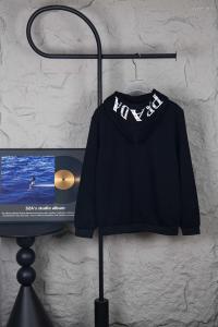 ブランド アクセサリー 激安コート清潔感溢れる25ss洗練デザインPRADA
