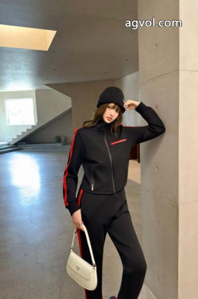 PRADA春秋新型高品質カジュアルスポーツスーツ女性 site: SML 4