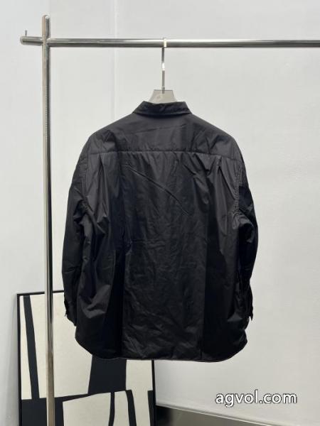 Prada秋冬新作再生ナイロンシャツ式綿入れの服 2