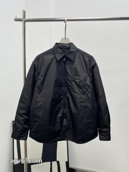 Prada秋冬新作再生ナイロンシャツ式綿入れの服 1