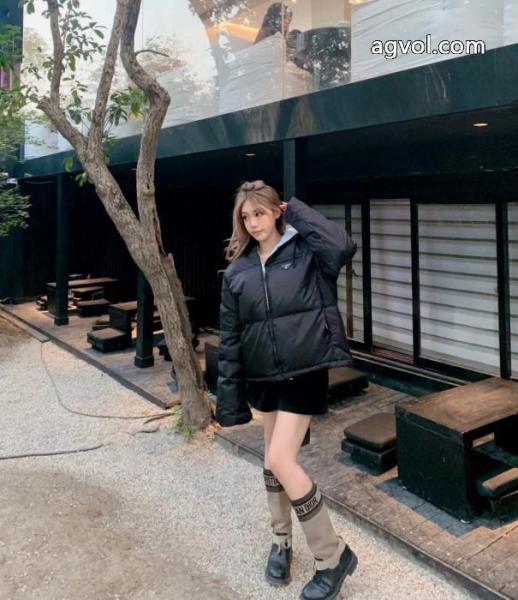 個性的なデザイン  新品未使用 最旬！ブランド 偽物 通販ダウンジャケットPRADA 5 