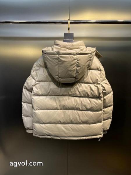 PRADA偽 ブランド注目なアイテム お洒落さんの愛用率が高い 激安上品ダウンジャケット 5 