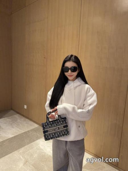 今流行！ 新入荷アイテムの通販 最近人気一番激安 ブランドパーカーPRADA 5 