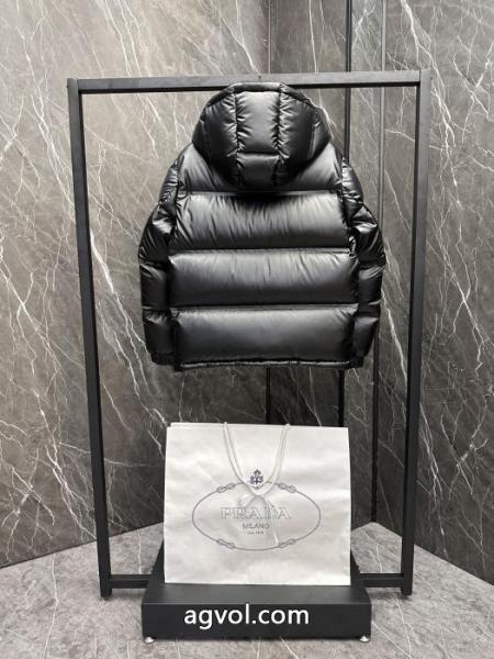スーパー コピー定番の魅力 国内在庫あり お買い得大人気ダウンジャケットPRADA 1
