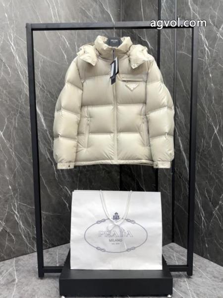 スーパー コピー定番の魅力 国内在庫あり お買い得大人気ダウンジャケットPRADA 4