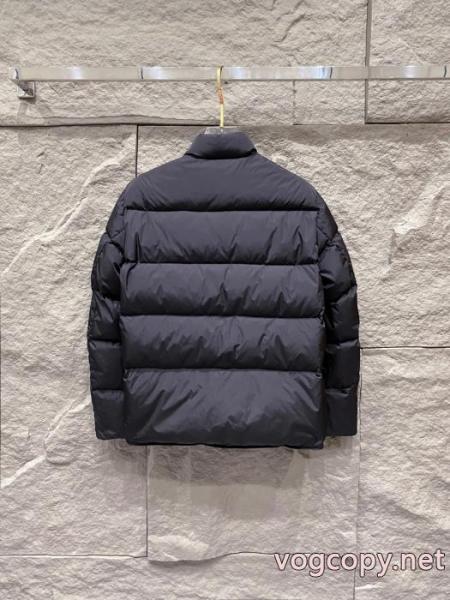 ブランド スニーカー 激安人気商品 ファッション感満載! 定番人気商品PRADAダウンジャケット 5