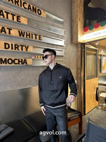 ブランド コピー 激安PRADA今年の秋冬コーデに活躍する 激安通販 在庫品ジャケット 5 
