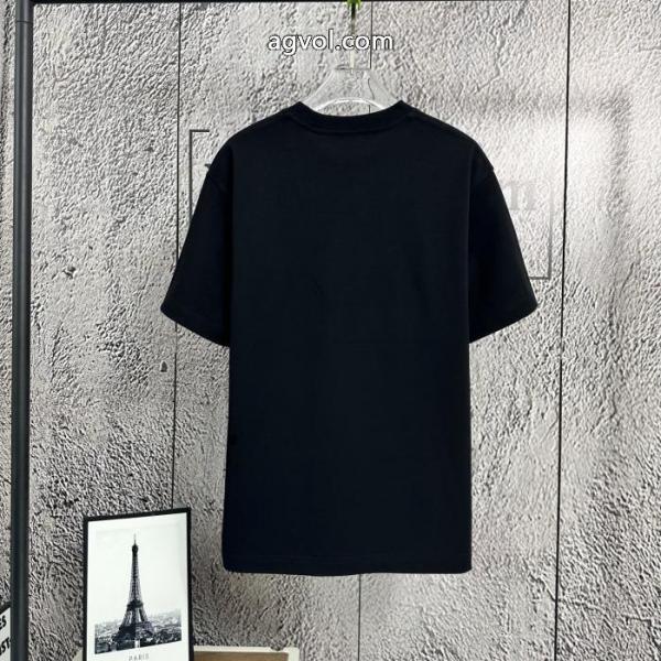 冬に通勤などに大活躍 品質の高い 売れ筋のいいPRADAブランド スーパー コピー 店舗Tシャツ.. 2