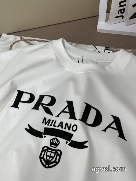 半袖Tシャツコピー 品 ブランド日本限定モデル 新たな世界に新作通販 季節を問わず活躍しプラダ.. 1