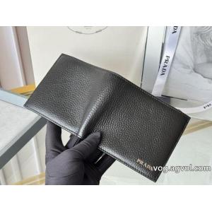 オススメな秋冬新作 格好良い 人気新作　ロゴ入り    財布コピー 商品 販売PRADA..