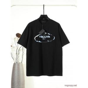 PRADA 2026ブランド コピー赤字超特価最新作 人気雑誌掲載 最安値に挑戦Tシャツ