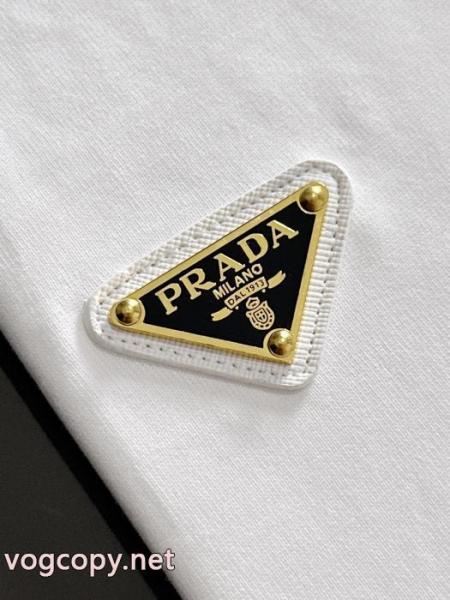 プラダTシャツ偽物 通販贈り物に2026年度 顧客セール大特価 ソフトな素材を使用 1