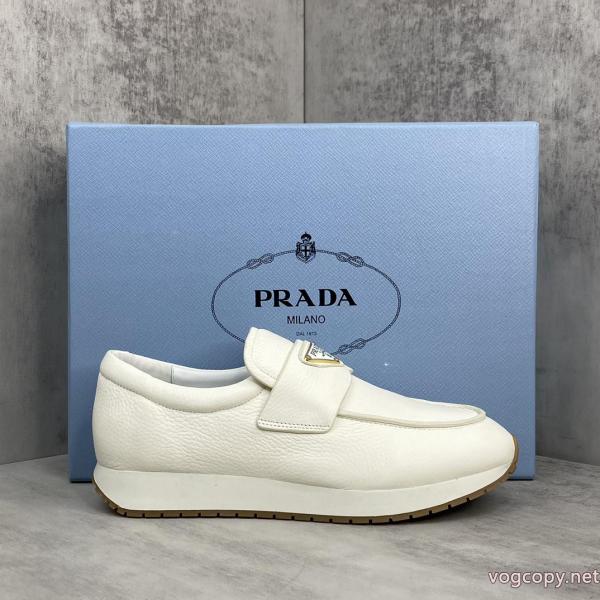 PRADA高評価！ ストリートを感じさせる ホリデー限定コピー ブランド    スニーカー. 0 