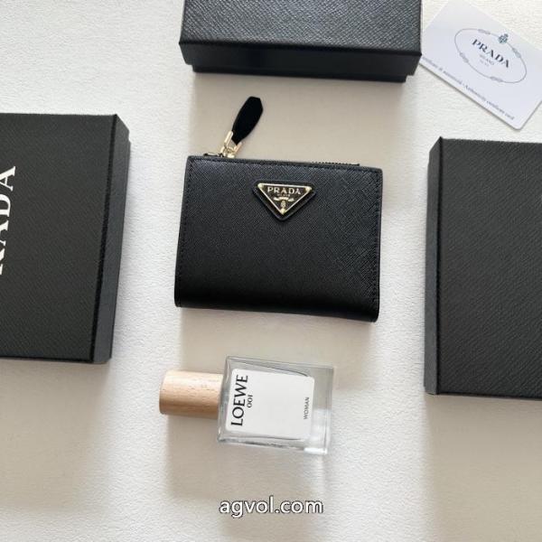 新色入荷 希少大人気 話題が沸騰中財布コピー 通販PRADA 1
