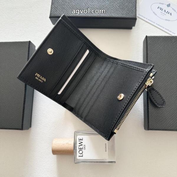 新色入荷 希少大人気 話題が沸騰中財布コピー 通販PRADA 2