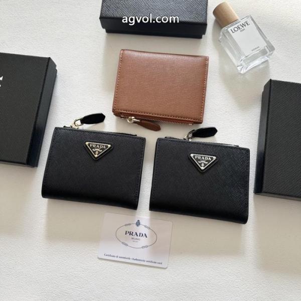 新色入荷 希少大人気 話題が沸騰中財布コピー 通販PRADA 5