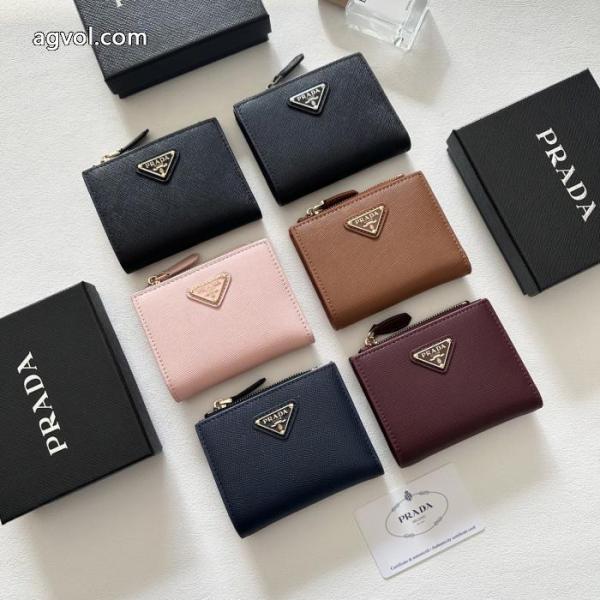 新色入荷 希少大人気 話題が沸騰中財布コピー 通販PRADA 4