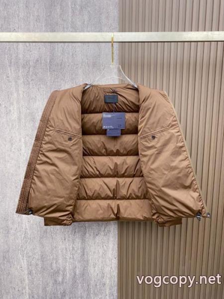 ダウンジャケットコピー 商品 ブランドプラダ PRADA上品な印象 雑誌で話題の商品 国内では入手が難しい!.. 5