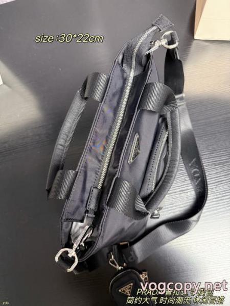 バッグPRADA驚きの破格値本物保証 今季は色を使った注目新品 関税送料込ブランド 偽物 4