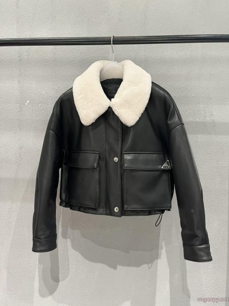 話題の新作到着 品質の高い 海外限定アイテムPRADAブランド アクセサリー 激安ダウンジャケット.. 0 