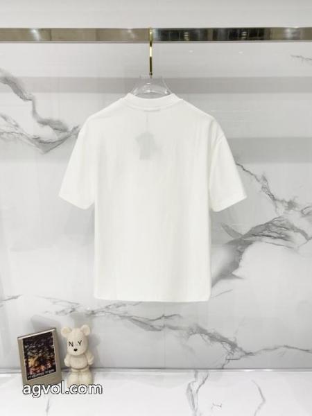 プラダオシャレな印象に 今季トレンド 2026モデル偽物 通販半袖Tシャツ 3