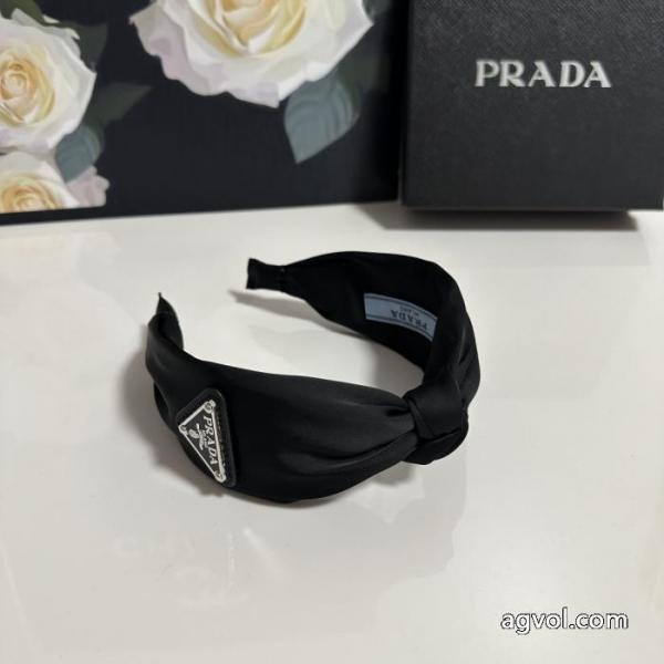 ブランド コピーPRADA軽快に着こなせる コスパ最高のプライス 今季トレンドアクセサリー.. 2