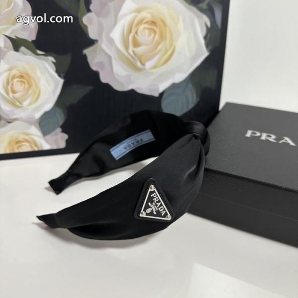 ブランド コピーPRADA軽快に着こなせる コスパ最高のプライス 今季トレンドアクセサリー.. 3