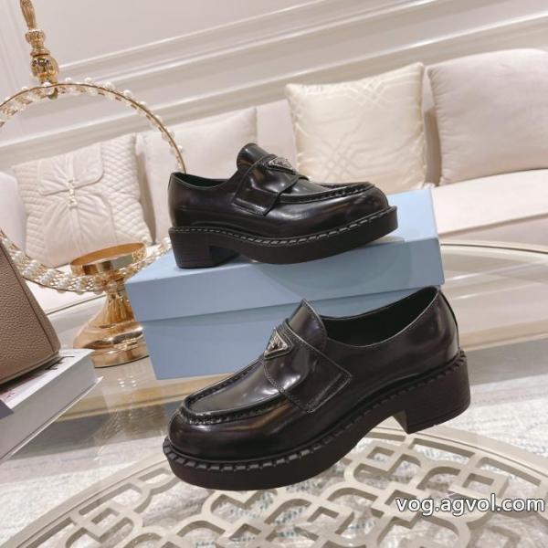 ブーツ偽 ブランド 輝く高級感満点 お買い得品  話題となったPRADA.. 0 