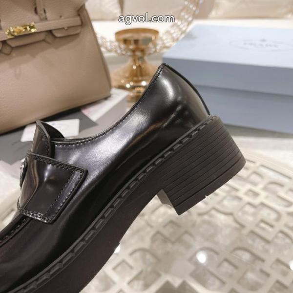 ブーツ偽 ブランド 輝く高級感満点 お買い得品  話題となったPRADA.. 6 