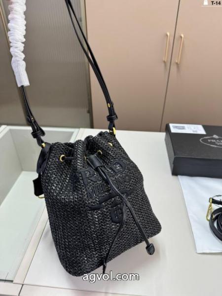 バッグVIPセール激安 海外限定!! 注目する憧れブランドの新作プラダコピー 品 販売 4
