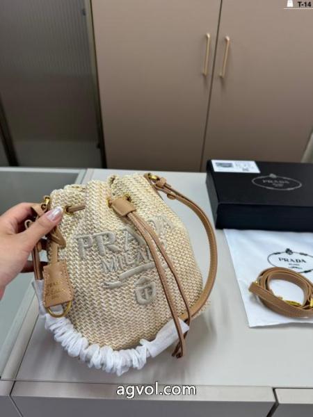 バッグVIPセール激安 海外限定!! 注目する憧れブランドの新作プラダコピー 品 販売 6