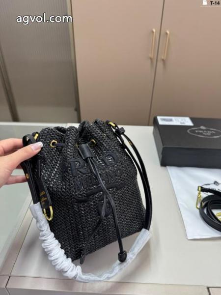 バッグVIPセール激安 海外限定!! 注目する憧れブランドの新作プラダコピー 品 販売 3