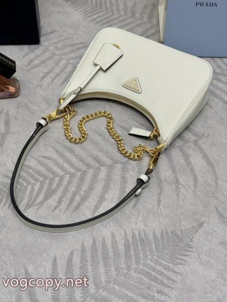 バッグ圧倒的な存在感 世界に一つだけ! 抜群の人気を集め偽 ブランドPRADA. 6