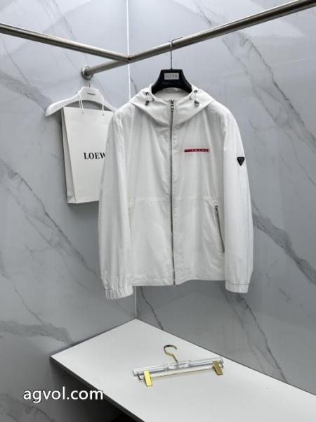 ブランド コピー 着払い超人気新品 切り売り販売 カジュアル感プラダコート.. 1