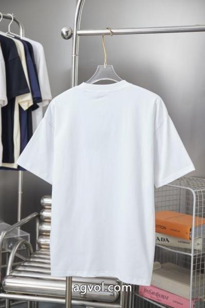 PRADA半袖Tシャツ2026季節限定 夏のコーデにぴったり ~希少 ブランド コピー 2