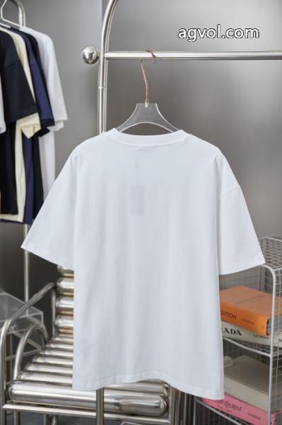 半袖Tシャツプラダ2026新作大注目 HOT最新作 最前線に注目コピー 通販 3