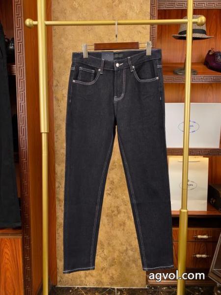 ブランド レプリカPRADA ジーンズ26ss新作 カジュアルコーデに 大人のための新作 日本未入荷. 1