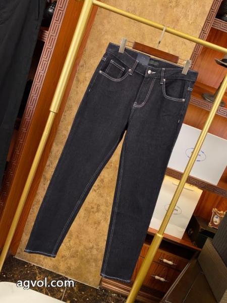 ブランド レプリカPRADA ジーンズ26ss新作 カジュアルコーデに 大人のための新作 日本未入荷. 2