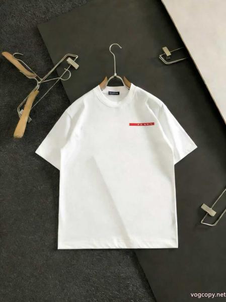 偽 ブランド販売店舗限定モデル 通気性のいい 2026年トレンドNO1半袖TシャツPRADA 0