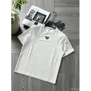 数量限定在庫限り 人気販売中 セレブも愛用PRADA半袖Tシャツコピー 品 ブランド
