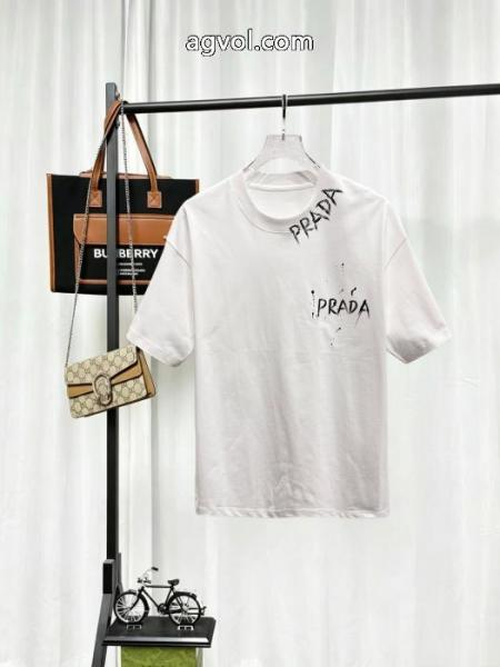 ブランド コピー s 級半袖TシャツPRADA高級感溢る 暖かな着心地 素敵デザイン未入荷ブランド 4
