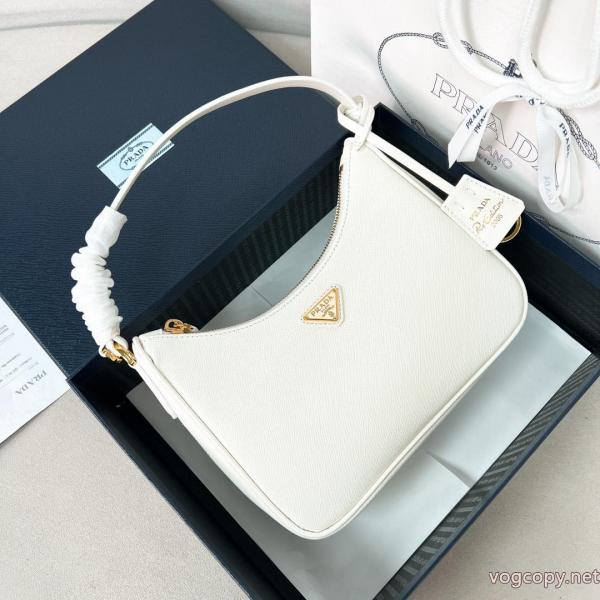履き心地もいい 高級素材 おしゃれな美品PRADA    バッグコピー 品 販売. 0 