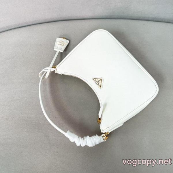 履き心地もいい 高級素材 おしゃれな美品PRADA    バッグコピー 品 販売. 5 