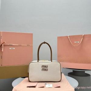 コピー 商品 販売バッグ派手すぎず 各色人気入手困難！ トレンド商品MIUMIU.