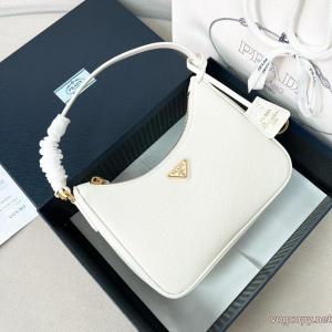 履き心地もいい 高級素材 おしゃれな美品PRADA    バッグコピー 品 販売.