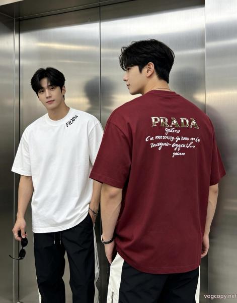 実用性 通年使えるアイテム 26SS関税込み半袖TシャツPRADA通販 ブランド 0